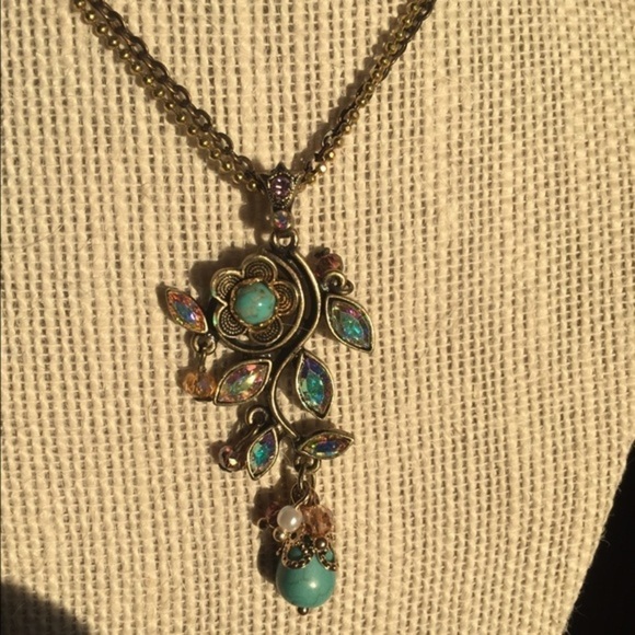 D'vine necklace with two tone chains - Picture 4 of 7